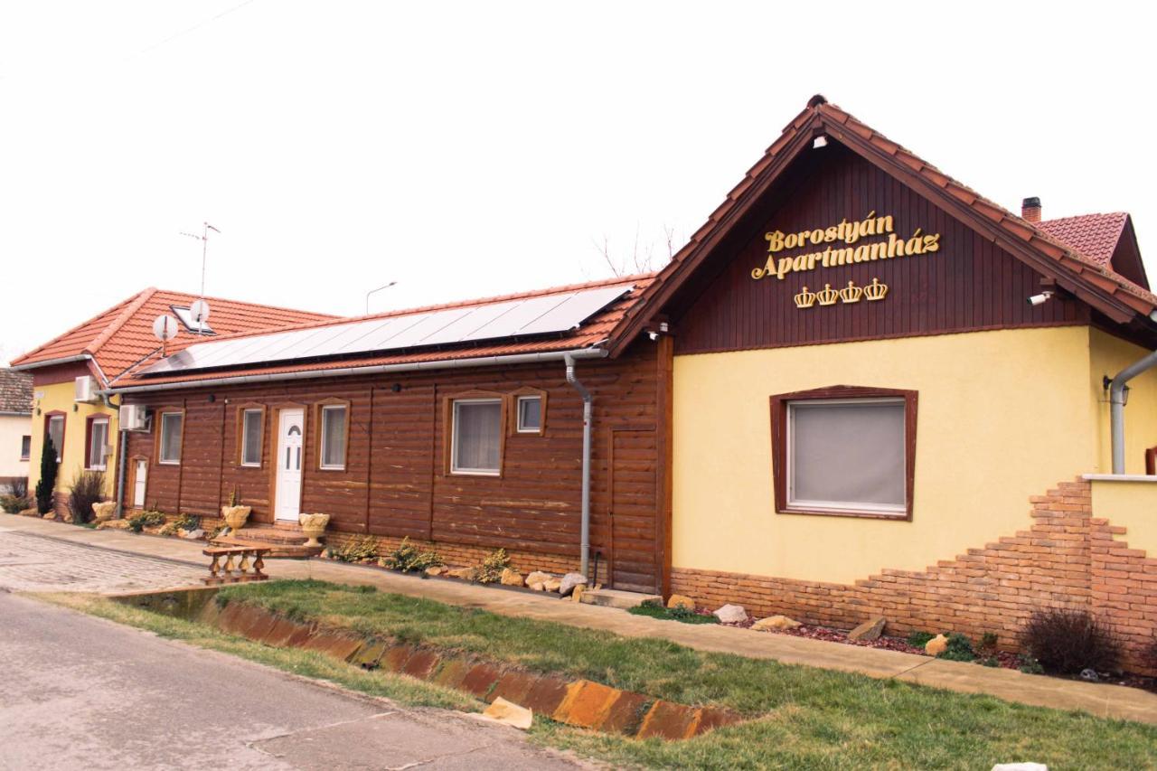Borostyan Apartmanhaz Mórahalom Buitenkant foto