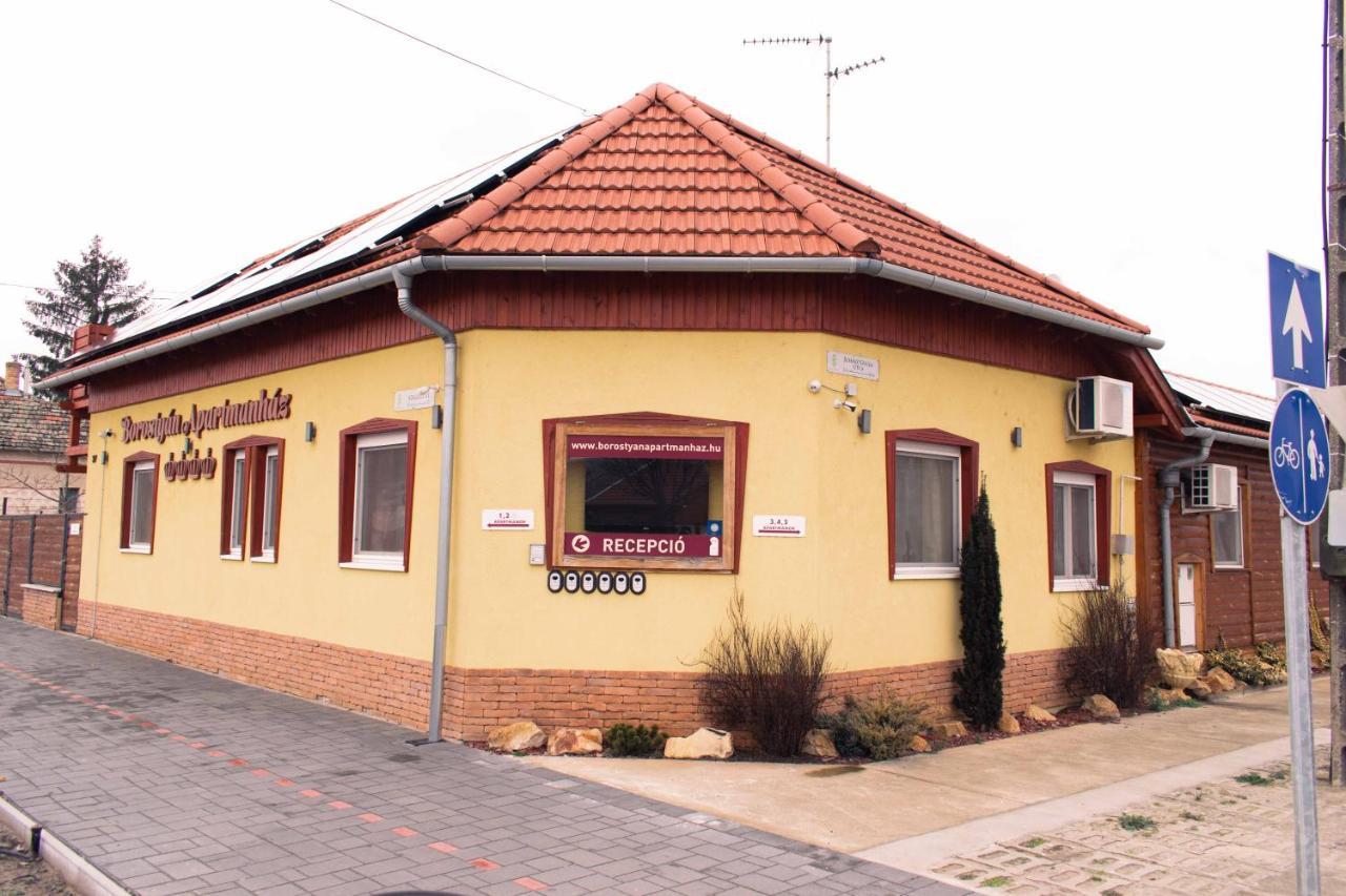 Borostyan Apartmanhaz Mórahalom Buitenkant foto