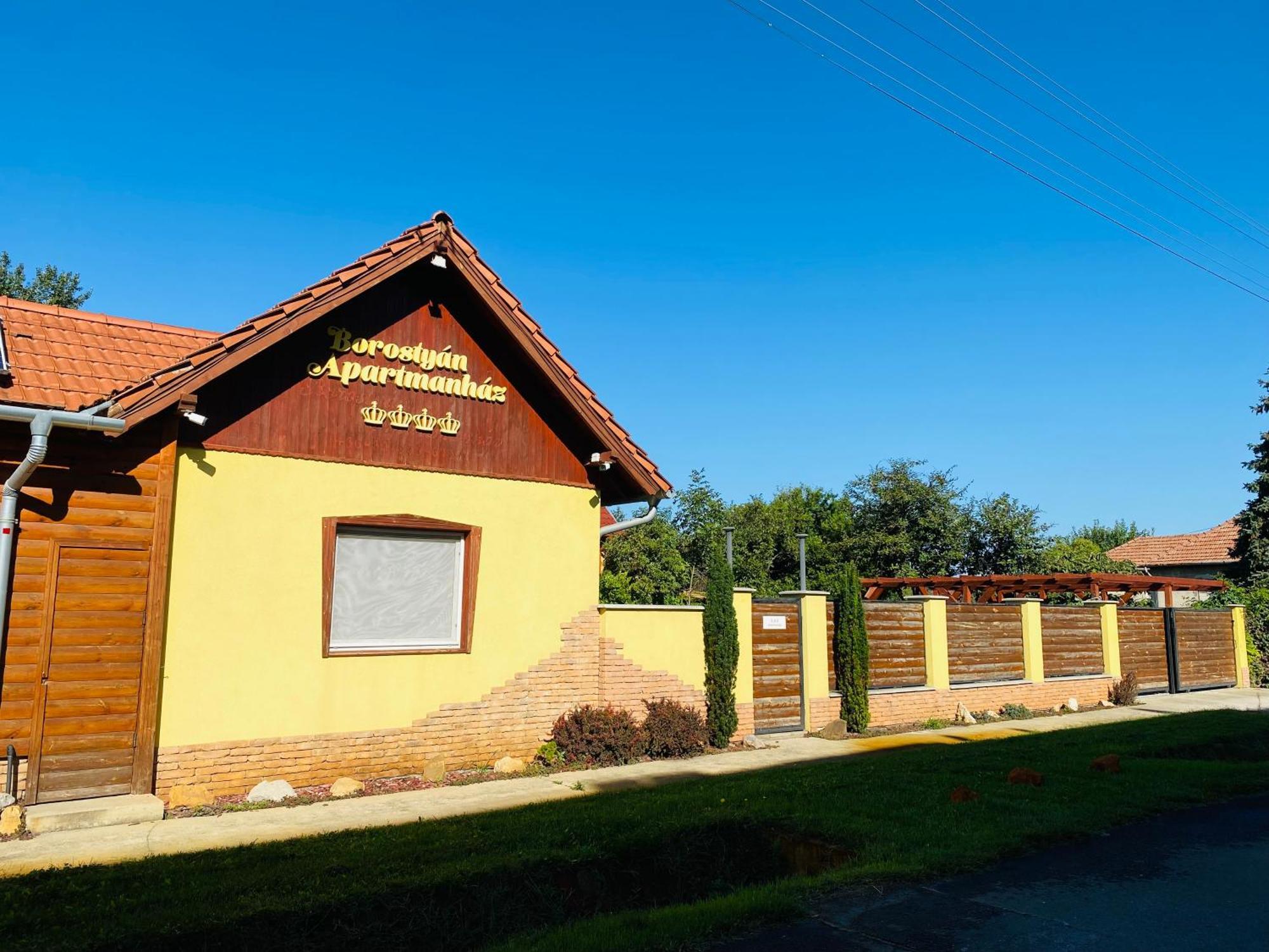 Borostyan Apartmanhaz Mórahalom Buitenkant foto