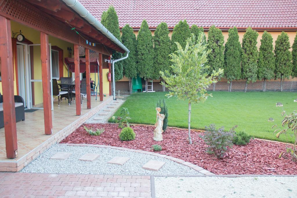 Borostyan Apartmanhaz Mórahalom Buitenkant foto